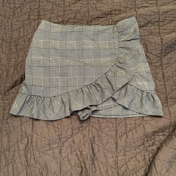 Plaid skort Skirt 🖤🤍 - Picture 2 of 4